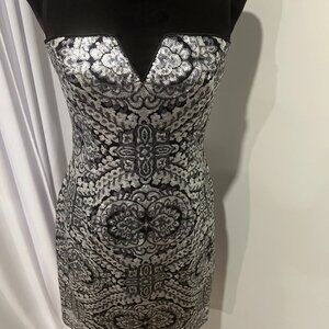 Brand New with Tags Adrianna Pappel Silver Black Sequin Sheer Yoke  Sheath Shift